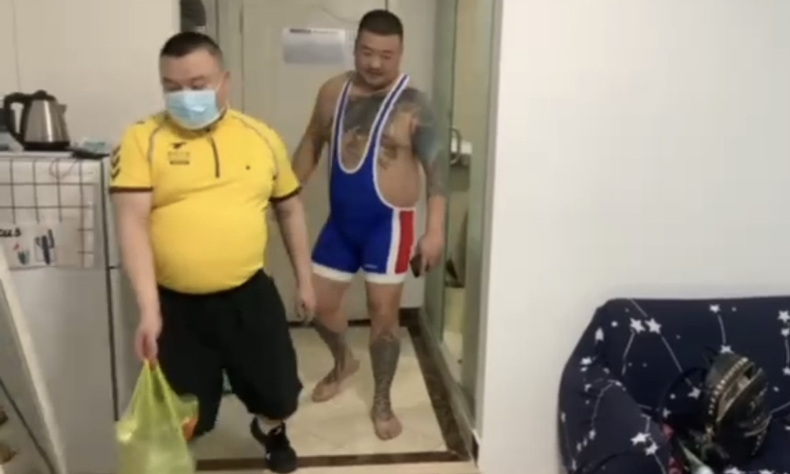 社會熊花500紅包勾引外賣熊，口交艹逼。